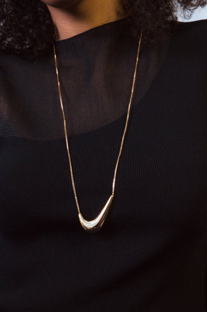 The Long Curve Necklace